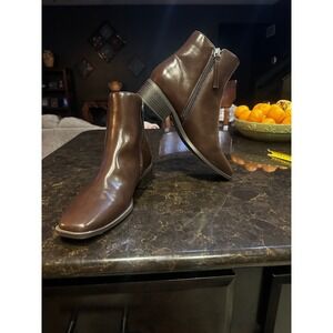 Journee Collection Womens Brown Square Toe Ankle Boots Low Heel Size 8.5 NEW WOT